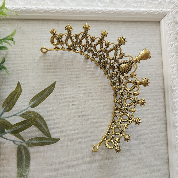 Crystal tiara - adult sized black & goldtone - Picture 3 of 7